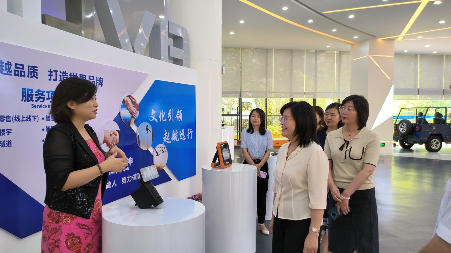 7月13日，省婦聯(lián)黨組書記、主席楊曉曼一行到全國(guó)巾幗建功先進(jìn)集體--成威科技調(diào)研3.jpg